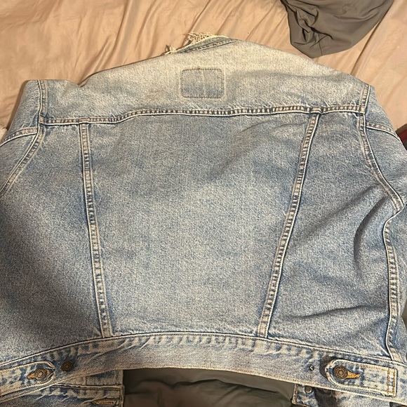 Selling a Levi jacket size XL - Picture 3 of 3